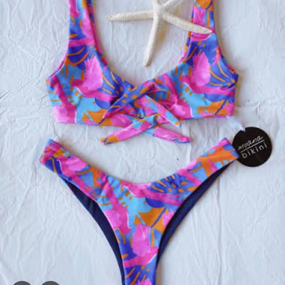 Moana Bikini Paradise Billie Top Reversible Vee Bottom - Picture 4 of 4